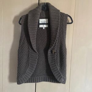Abercrombie cable knit vest